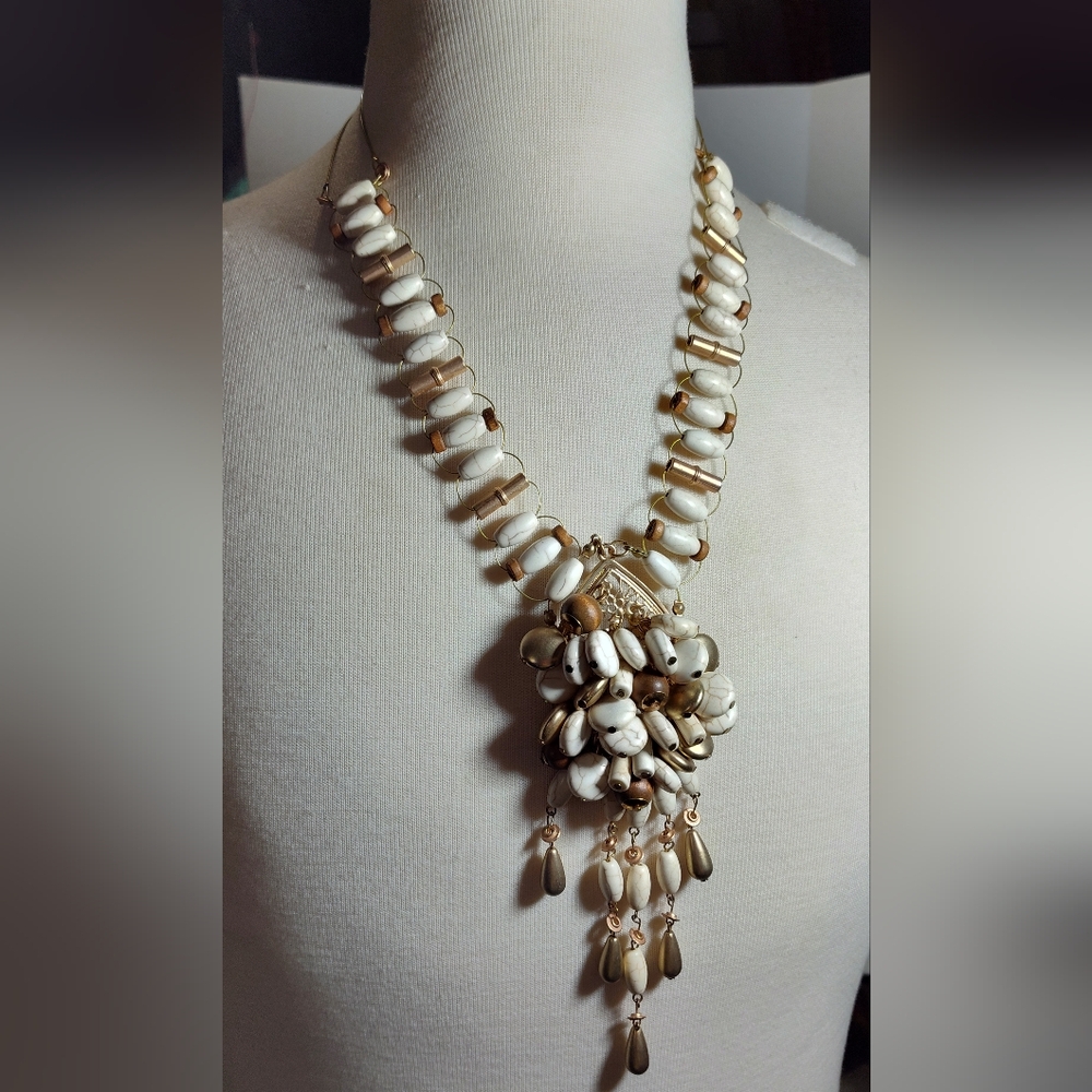 Long Large Statement Ivory Gold Necklace Nwot
